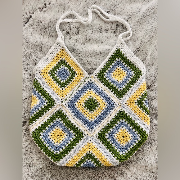 Handmade crochet patterned handbag - Picture 3 of 7